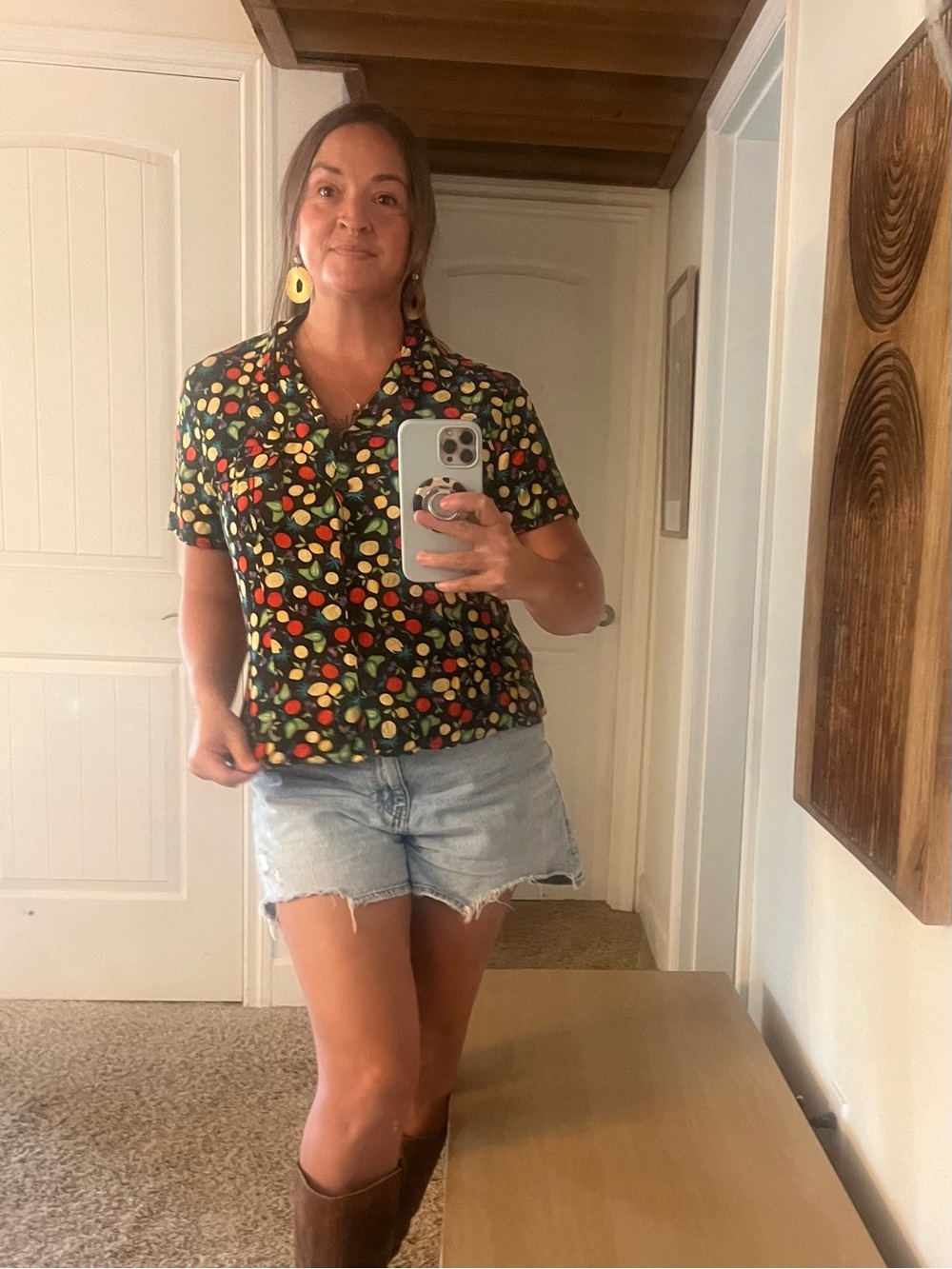 Women’s Short-Sleeve Cropped Blouse Fruit Print Shirt Black Small/ Medium